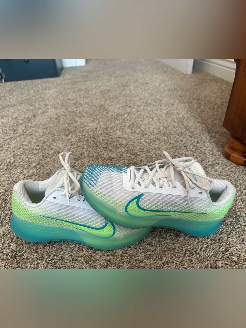 Nike Vapor 11 tennis court Shoes with Teal and Lime Gradient